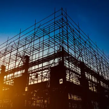 Construção civil aposta em motores elétricos para obras eficientes e sustentáveis